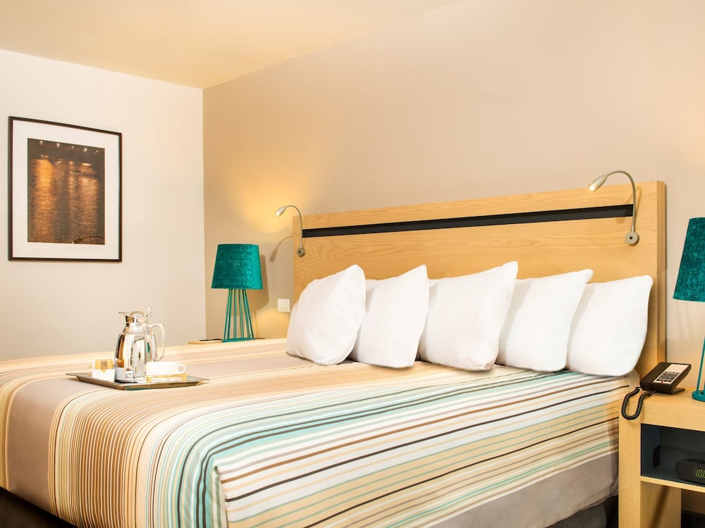 Habitación Deluxe, 1 cama de matrimonio grande del hotel Galeria Plaza Reforma. Foto 1