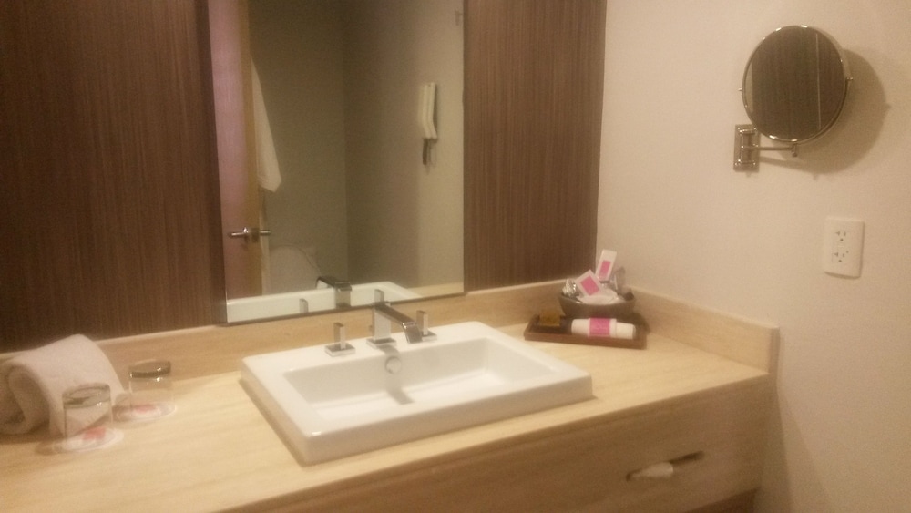 Habitación Deluxe, 2 camas dobles del hotel Galeria Plaza Reforma. Foto 3