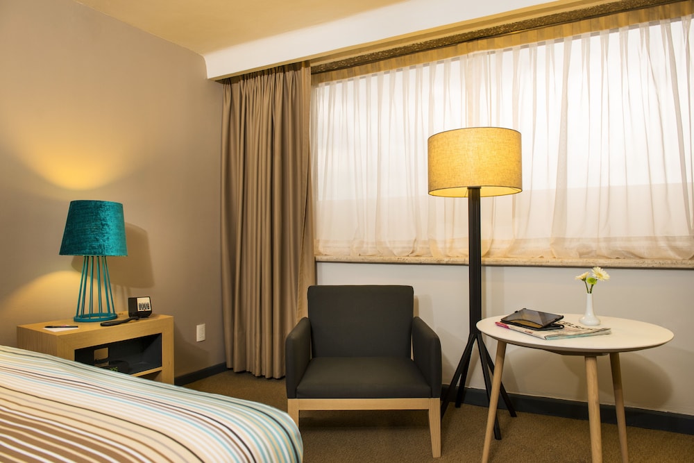 Habitación junior, 1 cama de matrimonio grande del hotel Galeria Plaza Reforma. Foto 3