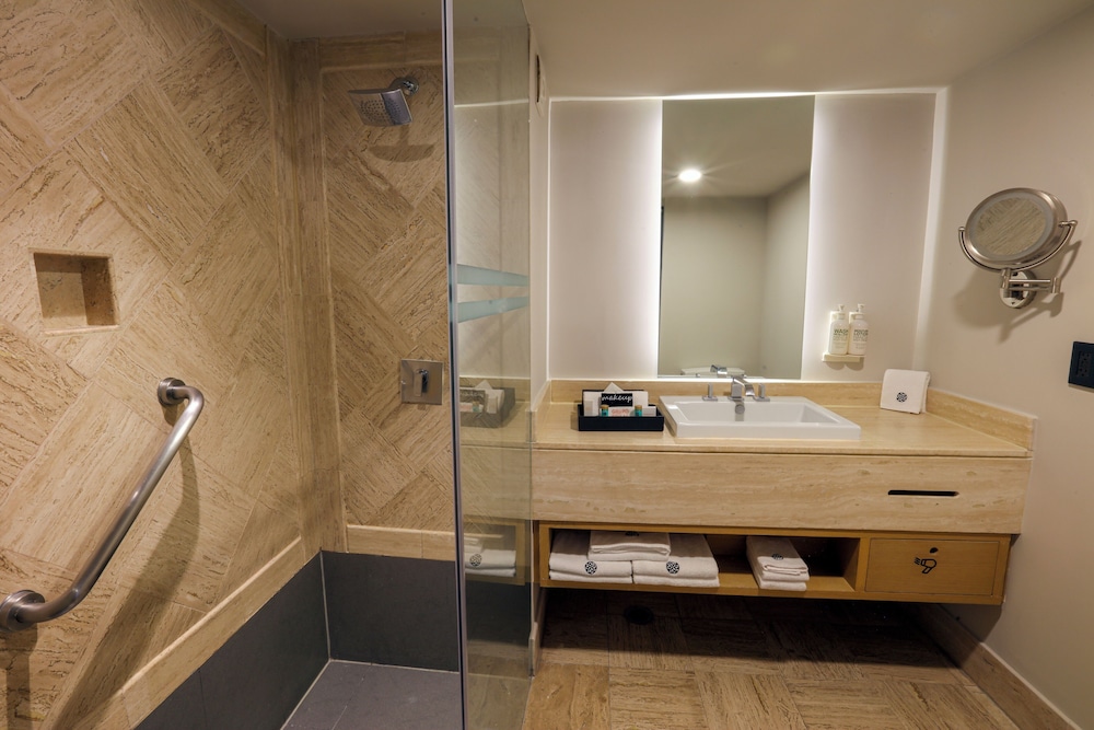 Signature Double Room del hotel Galeria Plaza Reforma. Foto 4