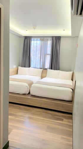 Habitación Doble Deluxe del hotel Madison LES. Foto 4