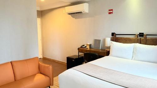 Suite Doble adaptada para personas de movilidad reducida del hotel Madison LES. Foto 2