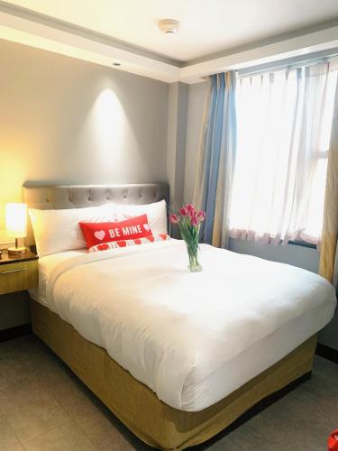 Suite Doble adaptada para personas de movilidad reducida del hotel Madison LES. Foto 4