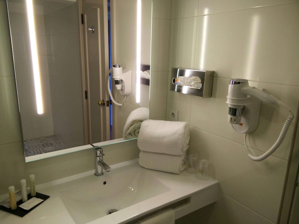 Habitación estándar, 2 camas individuales, vistas a la ciudad del hotel Golden Tulip Porto Gaia. Foto 8
