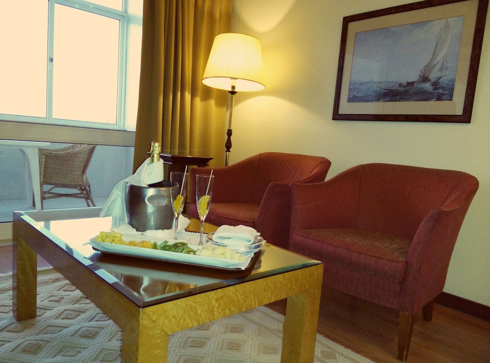 Suite clásica, 1 cama de matrimonio, balcón, vistas al mar del hotel Golden Tulip Porto Gaia. Foto 3