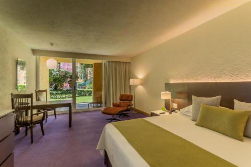 Deluxe Superior con vistas al jardín - 1 cama extragrande del hotel Camino Real Polanco Mexico