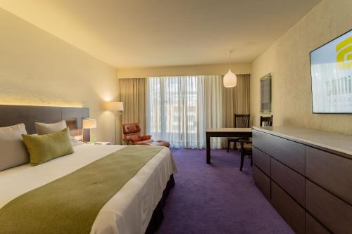 Deluxe Superior con vistas al jardín - 1 cama extragrande del hotel Camino Real Polanco Mexico. Foto 3