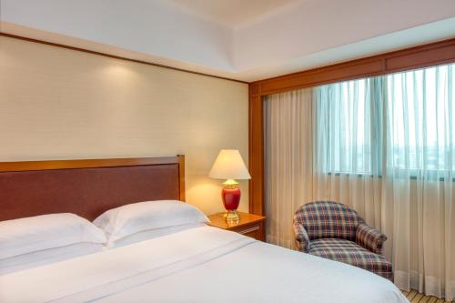 Habitación Clásica con 1 cama extragrande - Torre Danubio del hotel Sheraton Maria Isabel Mexico City Reforma. Foto 1