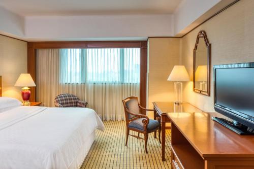 Habitación Clásica con 1 cama extragrande - Torre Danubio del hotel Sheraton Maria Isabel Mexico City Reforma. Foto 2