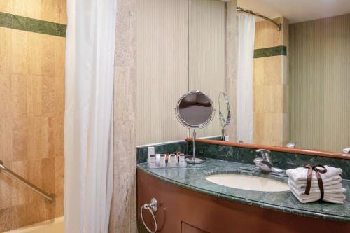 Habitación Clásica con 1 cama extragrande - Torre Danubio del hotel Sheraton Maria Isabel Mexico City Reforma. Foto 4