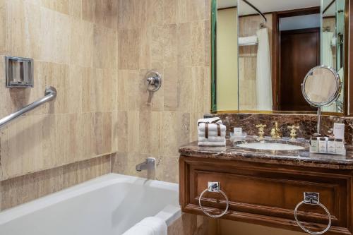 Habitación Business Deluxe con 1 cama grande - Torre Reforma del hotel Sheraton Maria Isabel Mexico City Reforma. Foto 4