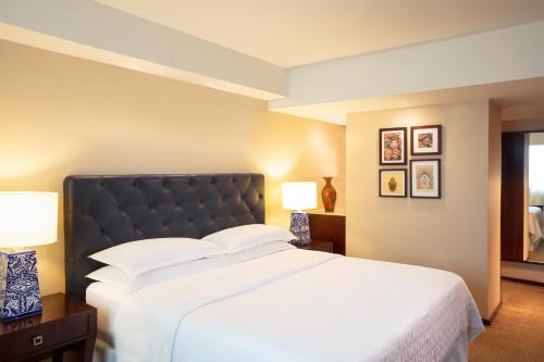 Habitación Business Deluxe con 1 cama extragrande y vistas al paseo de la Reforma del hotel Sheraton Maria Isabel Mexico City Reforma. Foto 5