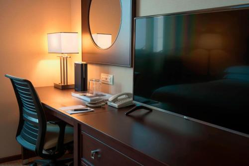 Habitación Club Business Deluxe con 1 cama extragrande y acceso al club lounge del hotel Sheraton Maria Isabel Mexico City Reforma. Foto 1