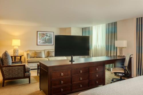 Suite Alcove de 1 dormitorio con 1 cama extragrande y acceso al club lounge del hotel Sheraton Maria Isabel Mexico City Reforma. Foto 2