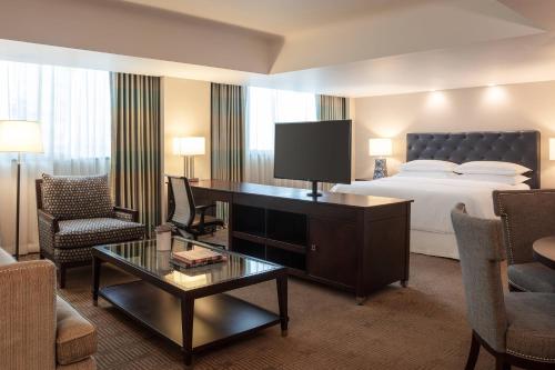 Suite Junior con 1 dormitorio y acceso al club lounge del hotel Sheraton Maria Isabel Mexico City Reforma. Foto 1
