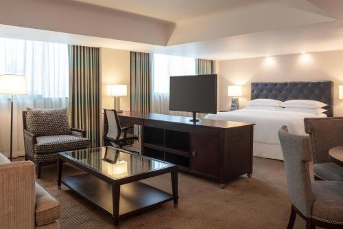 Suite Junior con 1 dormitorio y acceso al club lounge del hotel Sheraton Maria Isabel Mexico City Reforma. Foto 2