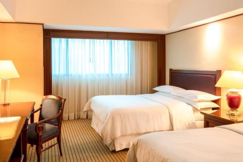 Habitación Clásica con 2 camas dobles, Torre Danubio del hotel Sheraton Maria Isabel Mexico City Reforma. Foto 3