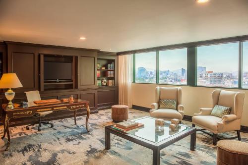 Habitación lateral Marco Polo Presidencial con vistas al ángel - Club Level del hotel Sheraton Mexico City Maria Isabel. Foto 4