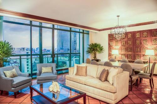 Suite en el ático de 1 dormitorio y 1 cama extragrande - Club Level del hotel Sheraton Mexico City Maria Isabel. Foto 5