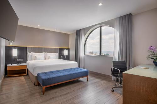 Suite Junior con cama doble del hotel Melia Paulista. Foto 1
