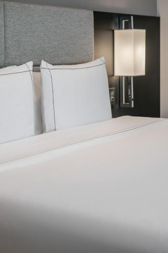 Habitación Premium con cama grande del hotel Melia Paulista. Foto 5