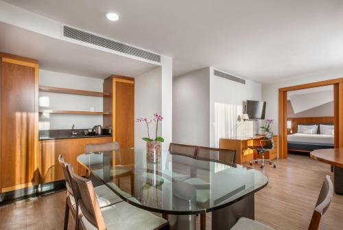 Suite Junior Executive con cama grande del hotel Melia Paulista. Foto 2