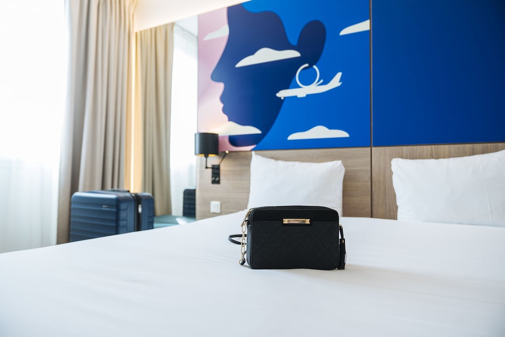 Habitación Estándar con 1 cama doble del hotel Ibis Styles Nice Aéroport Arenas. Foto 1