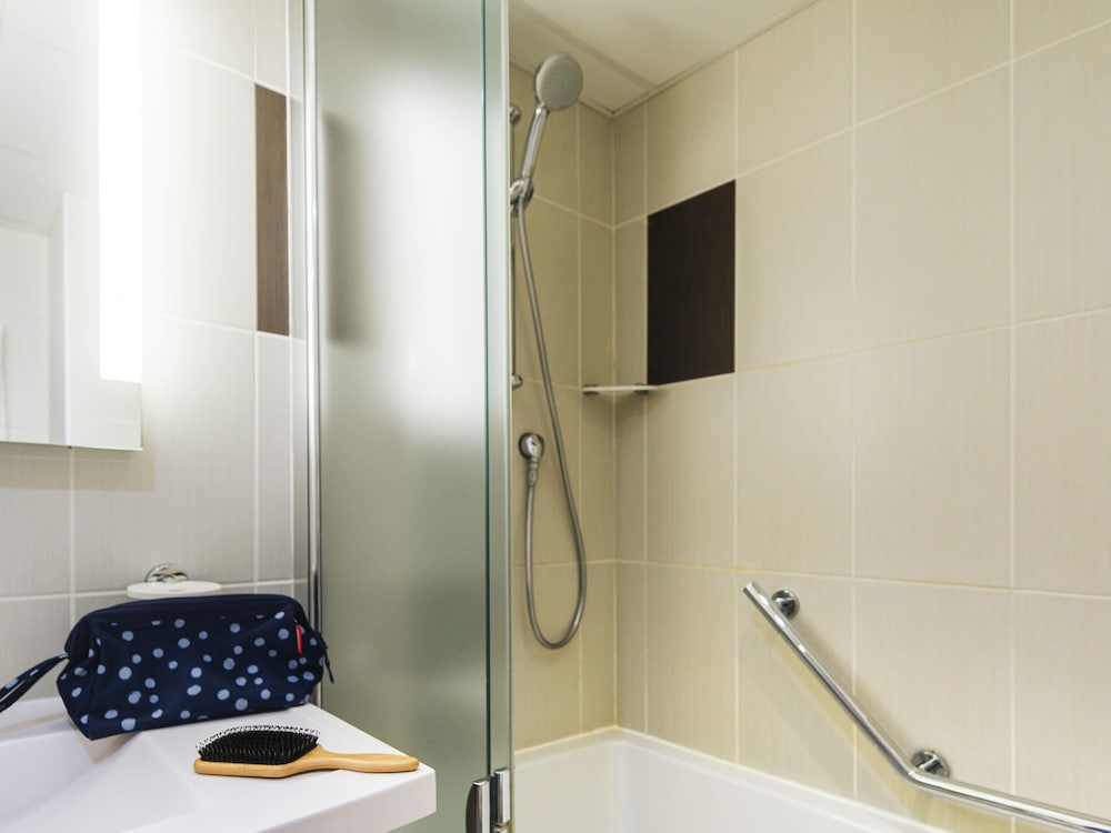 Habitación Estándar con 1 cama doble del hotel Ibis Styles Nice Aéroport Arenas. Foto 6
