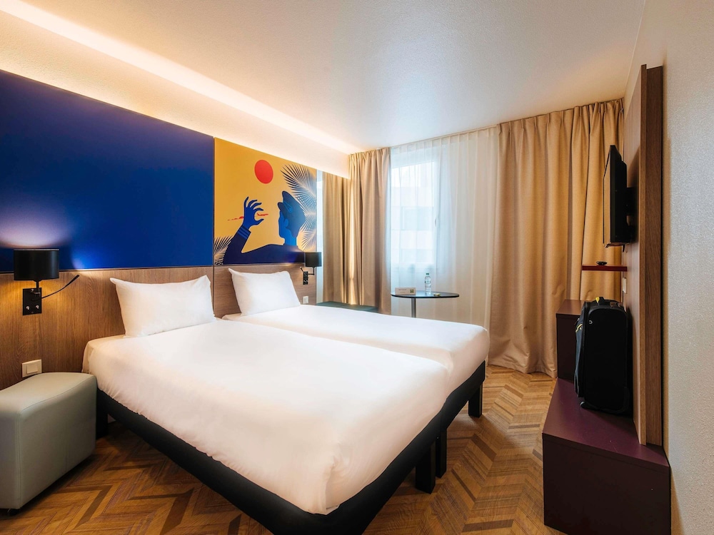 Habitación estándar con camas individuales del hotel Ibis Styles Nice Aéroport Arenas. Foto 6