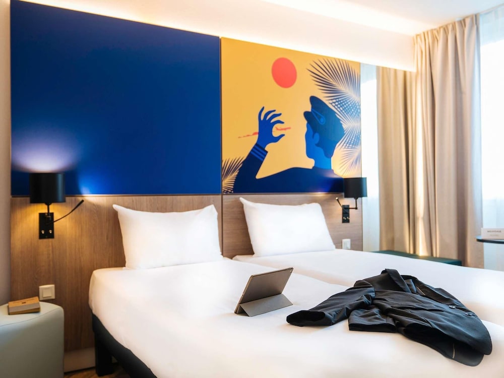 Habitación estándar con camas individuales del hotel Ibis Styles Nice Aéroport Arenas. Foto 9