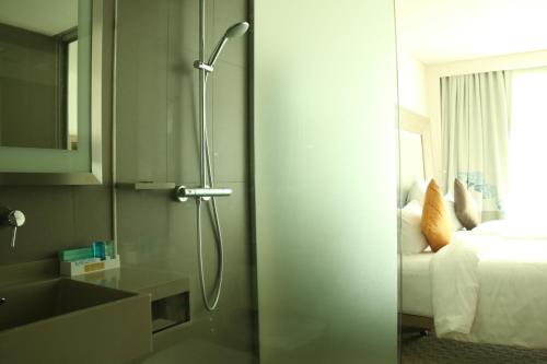 Habitación Doble Superior del hotel Novotel Tangerang. Foto 6