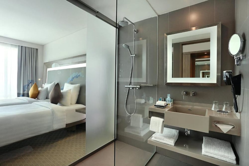 Habitación Superior con Dos Camas Individuales del hotel Novotel Tangerang. Foto 5