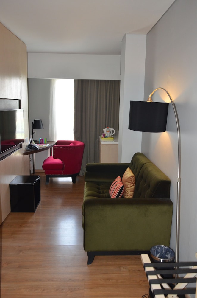 Suite Familiar con una Cama Doble del hotel Ibis Styles Jakarta Airport. Foto 2