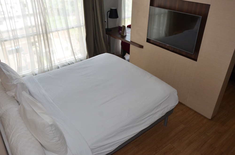 Suite Familiar con una Cama Doble del hotel Ibis Styles Jakarta Airport. Foto 3