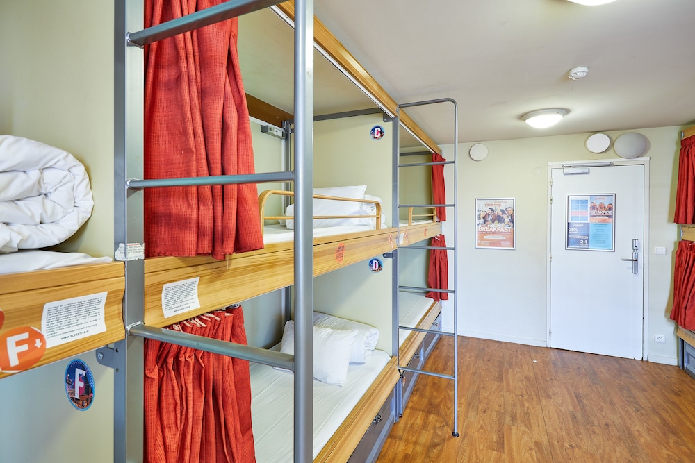 Dormitorio compartido, dormitorio mixto, baño compartido (10 Bed Dorm) del hotel St Christopher's Inns The Canal. Foto 1