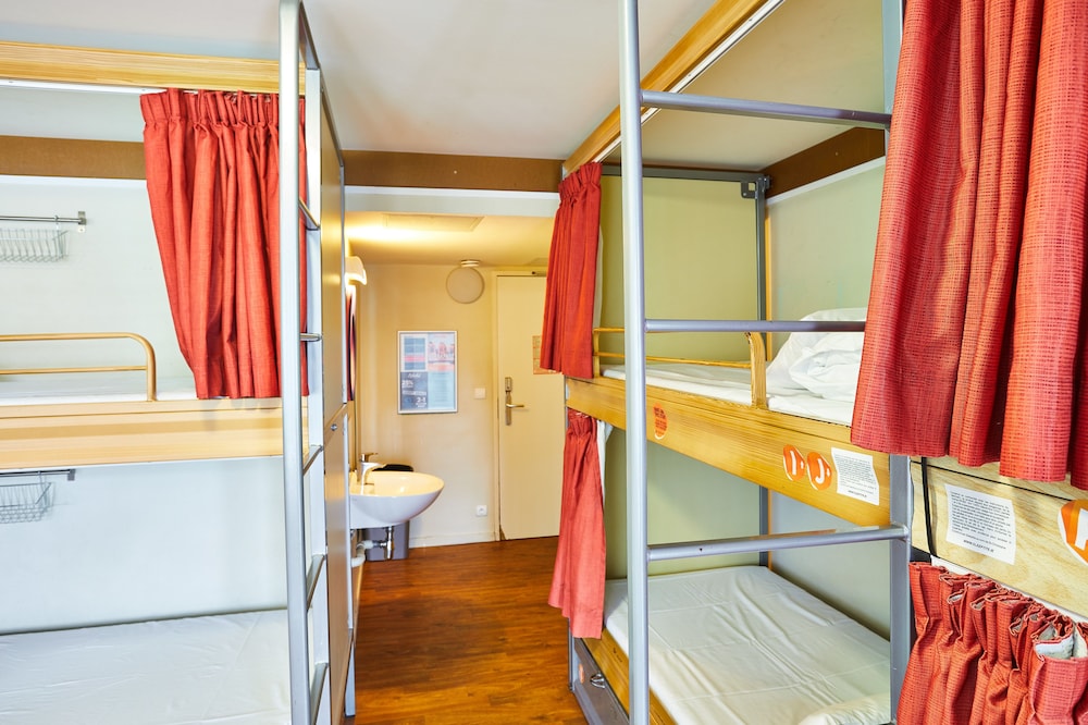 Dormitorio compartido, dormitorio mixto, baño compartido (12 Bed Dorm) del hotel St Christopher's Inns The Canal. Foto 2