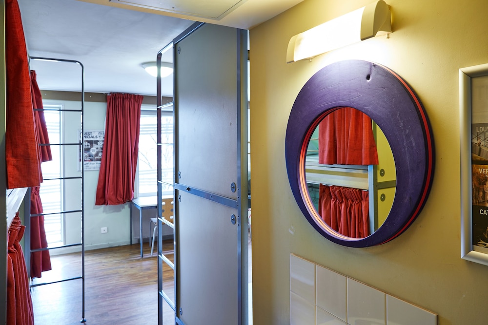 Dormitorio compartido, dormitorio mixto, baño compartido (12 Bed Dorm) del hotel St Christopher's Inns The Canal. Foto 3