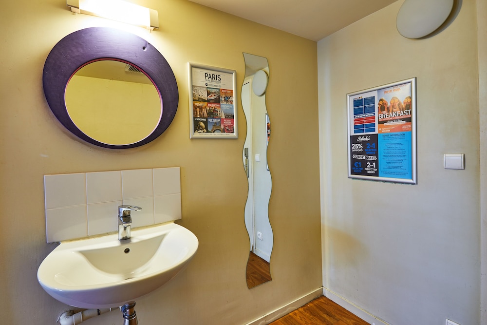 Dormitorio compartido, dormitorio mixto, baño compartido (12 Bed Dorm) del hotel St Christopher's Inns The Canal. Foto 5