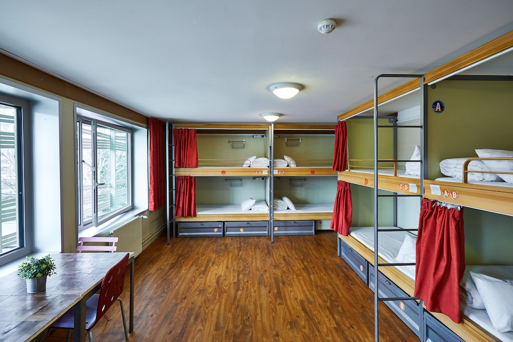 Dormitorio compartido, dormitorio mixto, baño compartido (12 Bed Dorm) del hotel St Christopher's Inns The Canal. Foto 6