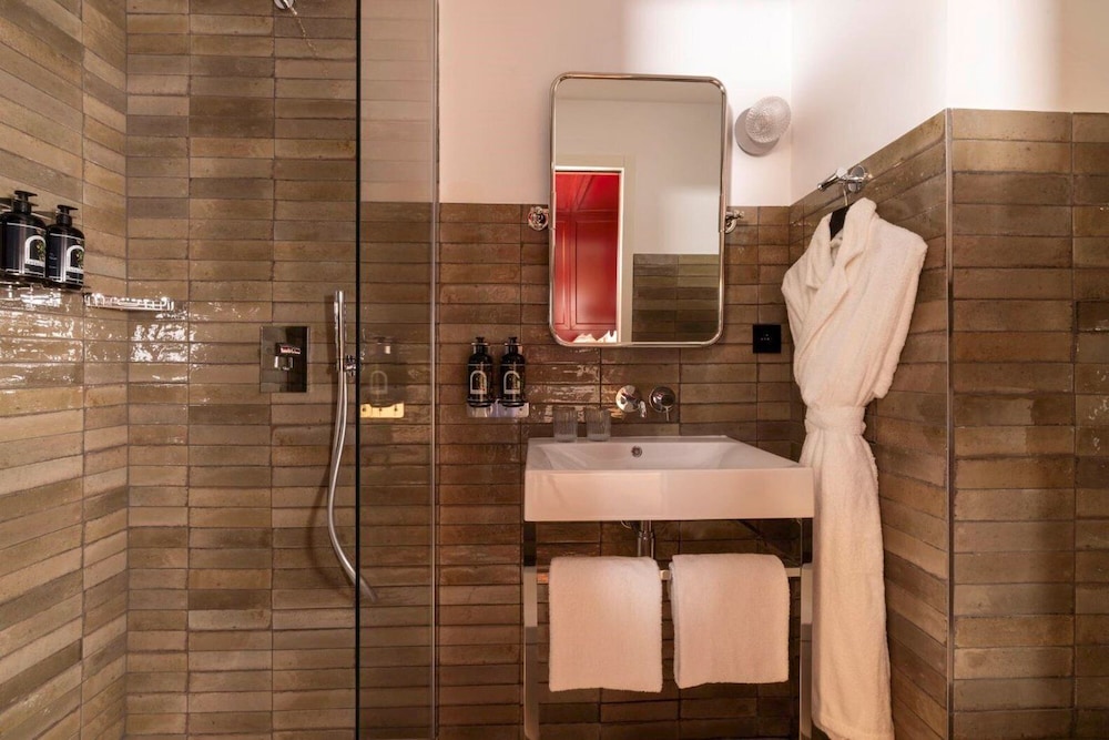 Habitación Deluxe (with spa access) del hotel Ginette à la Folie. Foto 4