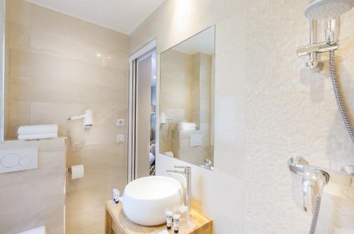 Habitación Doble Superior - 1 o 2 camas del hotel International. Foto 4