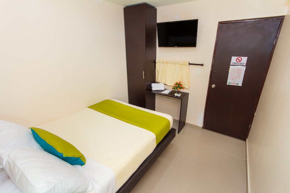 Double Estándar del hotel Azuan Suites By Geh Suites. Foto 9