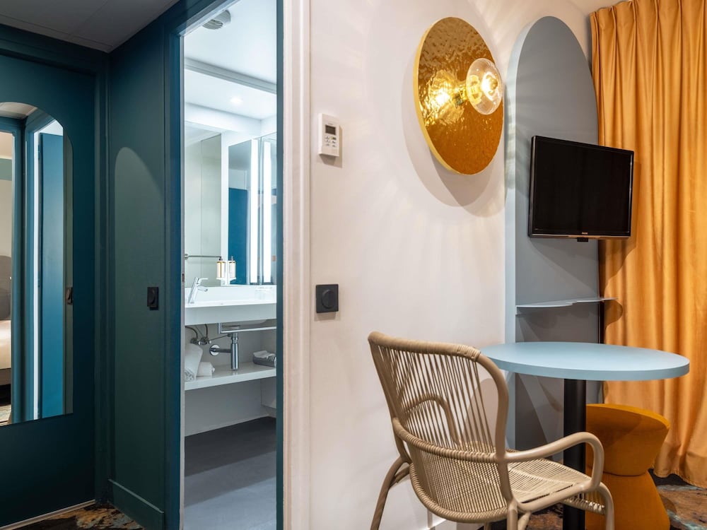 Habitación superior con 2 camas individuales del hotel Mercure Annecy Centre. Foto 3