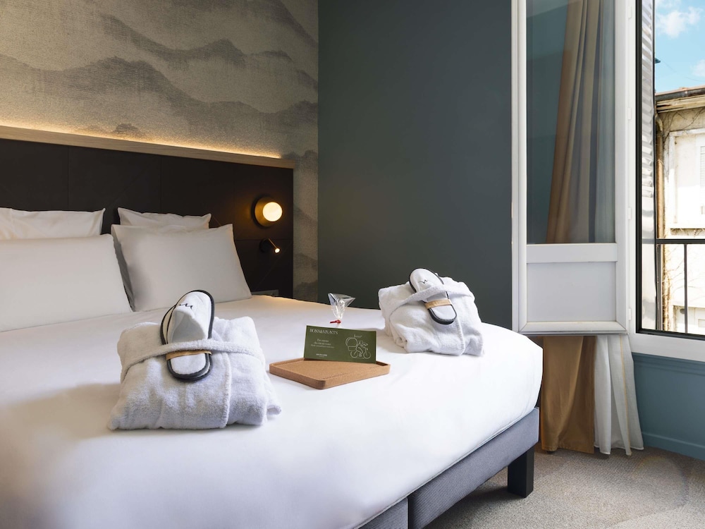 Habitación Privilege con una cama doble o dos camas individuales del hotel Mercure Annecy Centre. Foto 1
