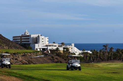Habitación familiar Con Vistas del hotel LIVVO Jandía Golf. Foto 4