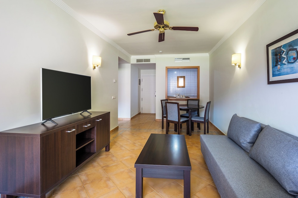 Habitación familiar del hotel LIVVO Jandía Golf. Foto 2