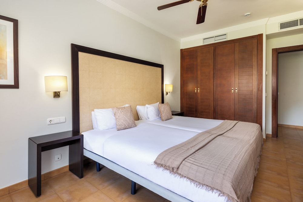 Habitación familiar del hotel LIVVO Jandía Golf. Foto 3