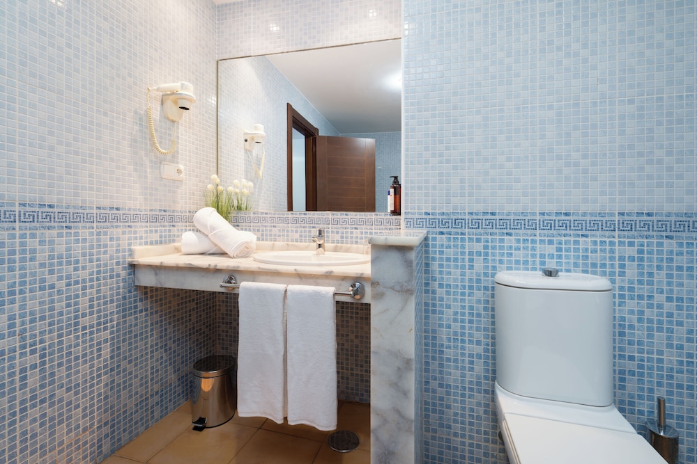 Habitación familiar del hotel LIVVO Jandía Golf. Foto 6