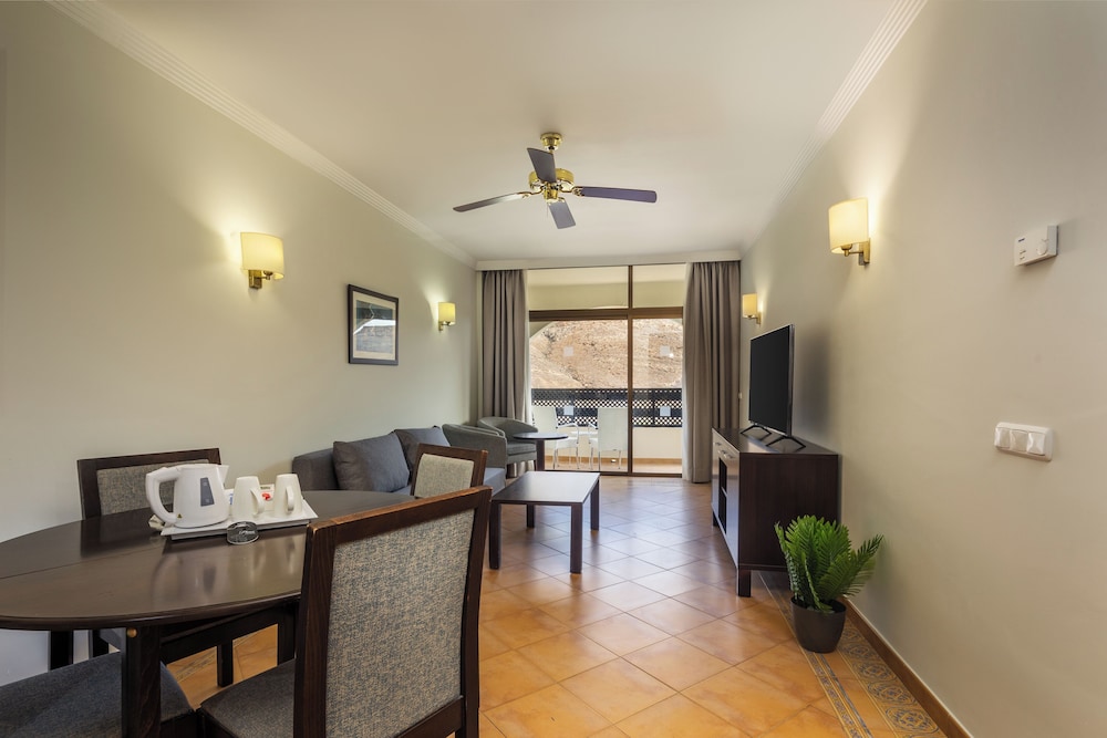 Habitación familiar Con Vistas del hotel LIVVO Jandía Golf. Foto 1