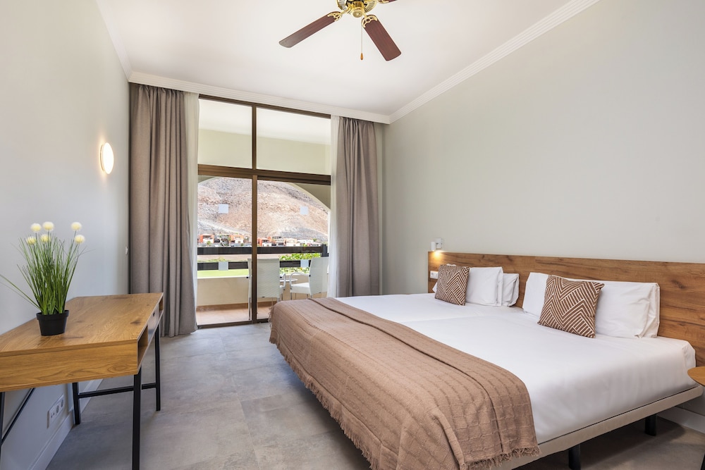 Habitación familiar, vistas al campo de golf (Deluxe) del hotel LIVVO Jandía Golf